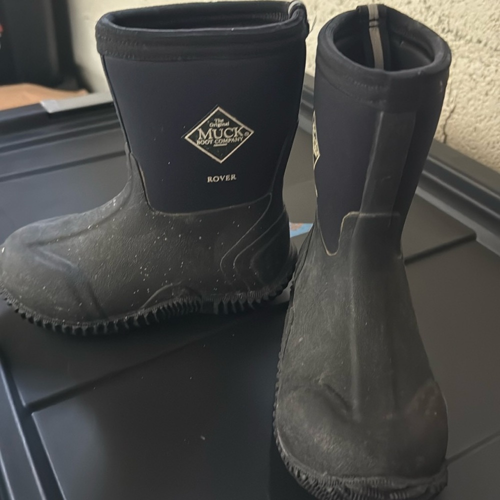 Toddler boy size 10 Muck boots
